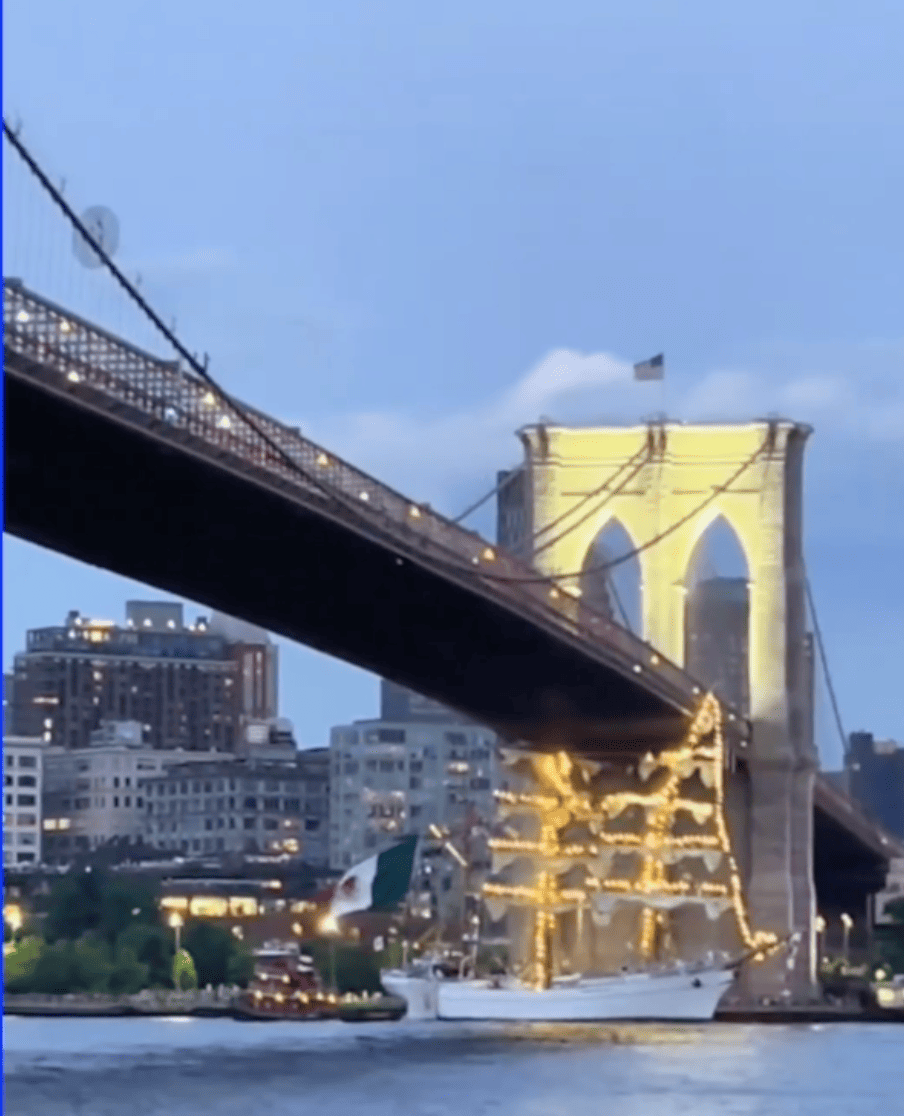 CHOCA CONTRA PUENTE DE BROOKLYN BUQUE CUAUHTEMOC DE MÉXICO, REPORTAN DECENAS DE HERIDOS.